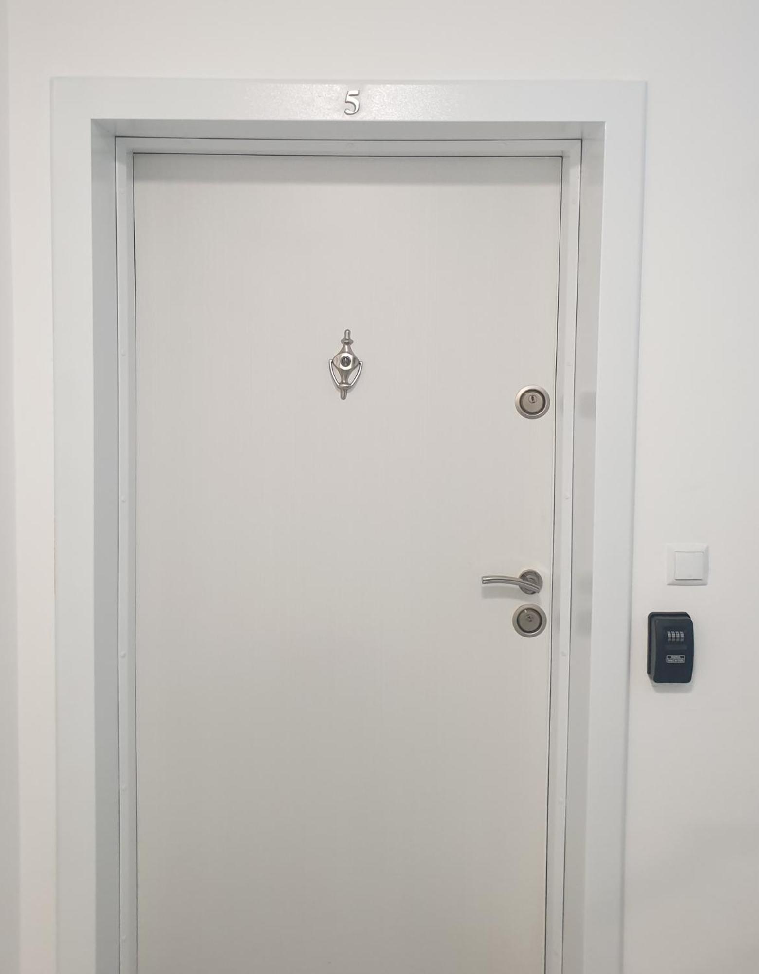 New The Twins Varna Two-Bedroom, Apt 5 At 15 Tsani Ginchev Street, Floor 3 Extérieur photo